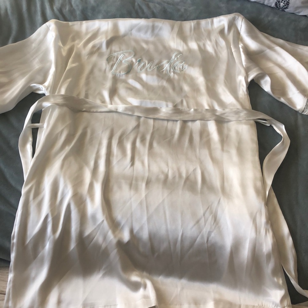 Silk bride robe - Picture 2 of 3